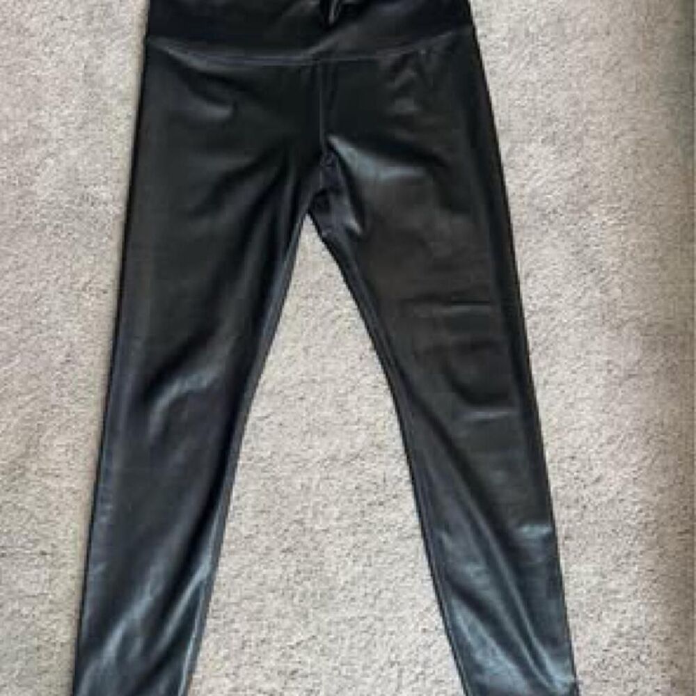 Athleta Women's Black Leggings - Picture 3 of 3